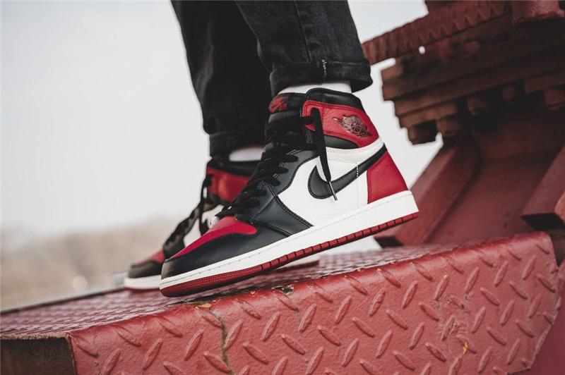 Air Jordan 1 Retro High OG "Bred Toe"