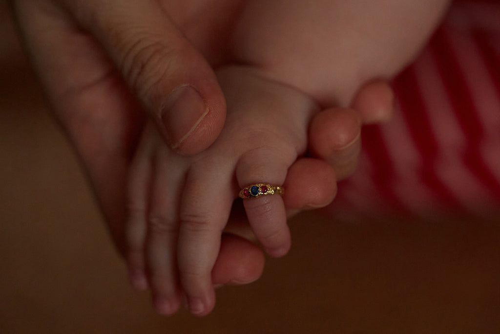 SHINDO HARUKA Order & reform Jewelry | my baby ring 産まれてきた自分の娘に贈る、親子の誕生石をぴったり並べた祝福のベビーリング