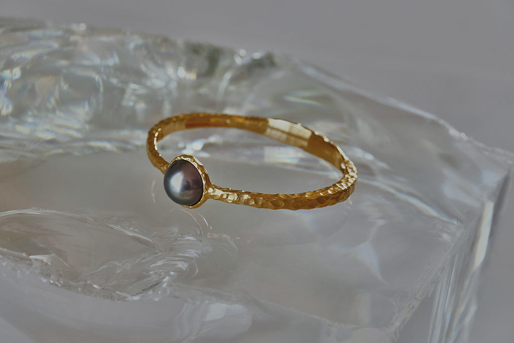 SHINDO HARUKA Order & reform Jewelry | pearl diamond bangle 南洋真珠のダイヤ取り巻きリングをジュエリーリフォームしたゴールドバングル