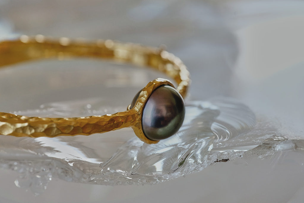 SHINDO HARUKA Order & reform Jewelry | pearl diamond bangle 南洋真珠のダイヤ取り巻きリングをジュエリーリフォームしたゴールドバングル