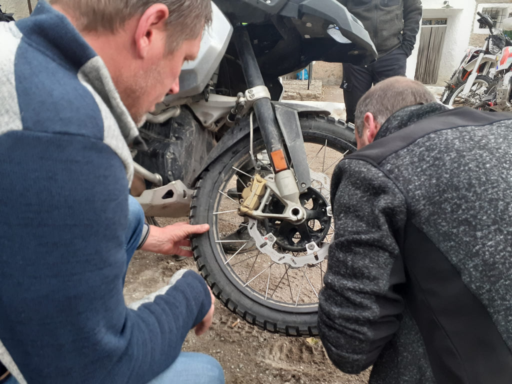 BMW R1250GS mit viel benutzten 21" Vorderrad