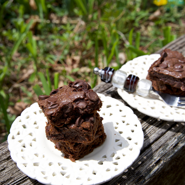 Fudgy Flourless Brownies - no added sugar or oil! Recipe