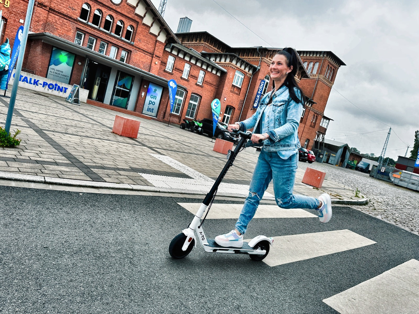 A-TO Ultron AIR E-Scooter in weiß - Fahrspaß mit Straßenzulassung