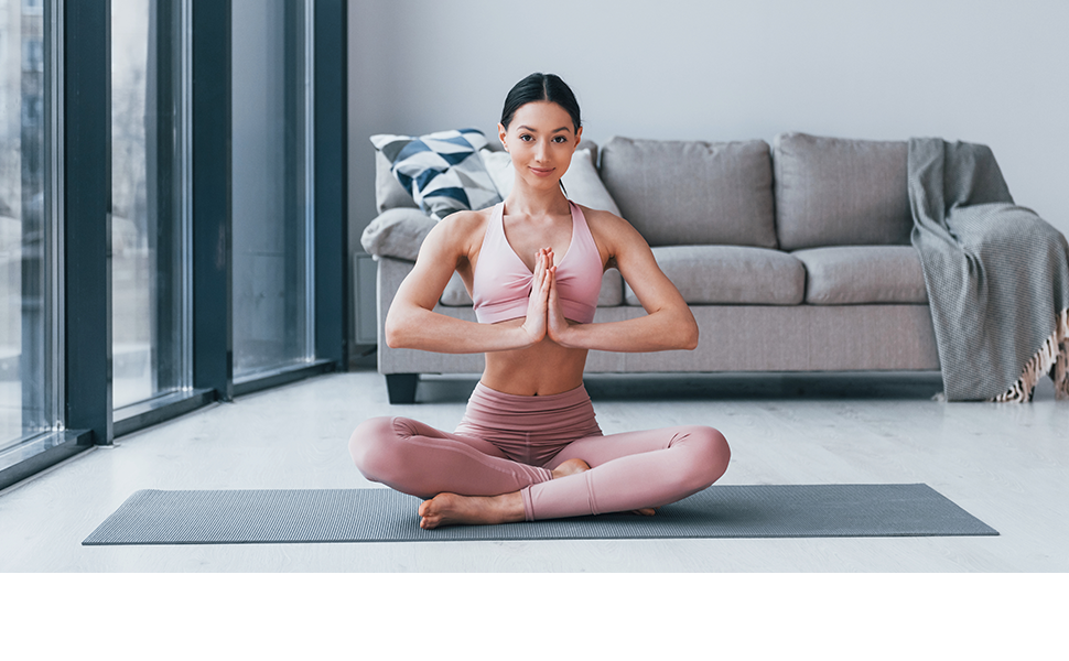 TP Yogamatte im Wohnzimmer nutzen