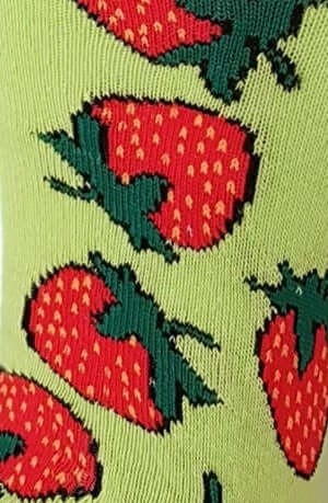 Maille de chaussettes en coton avec tricotage de motifs fraises