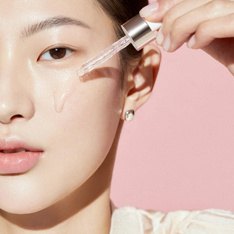 K-beauty pohjustus-seerumi luonnollisen meikkipohjan luomiseksi