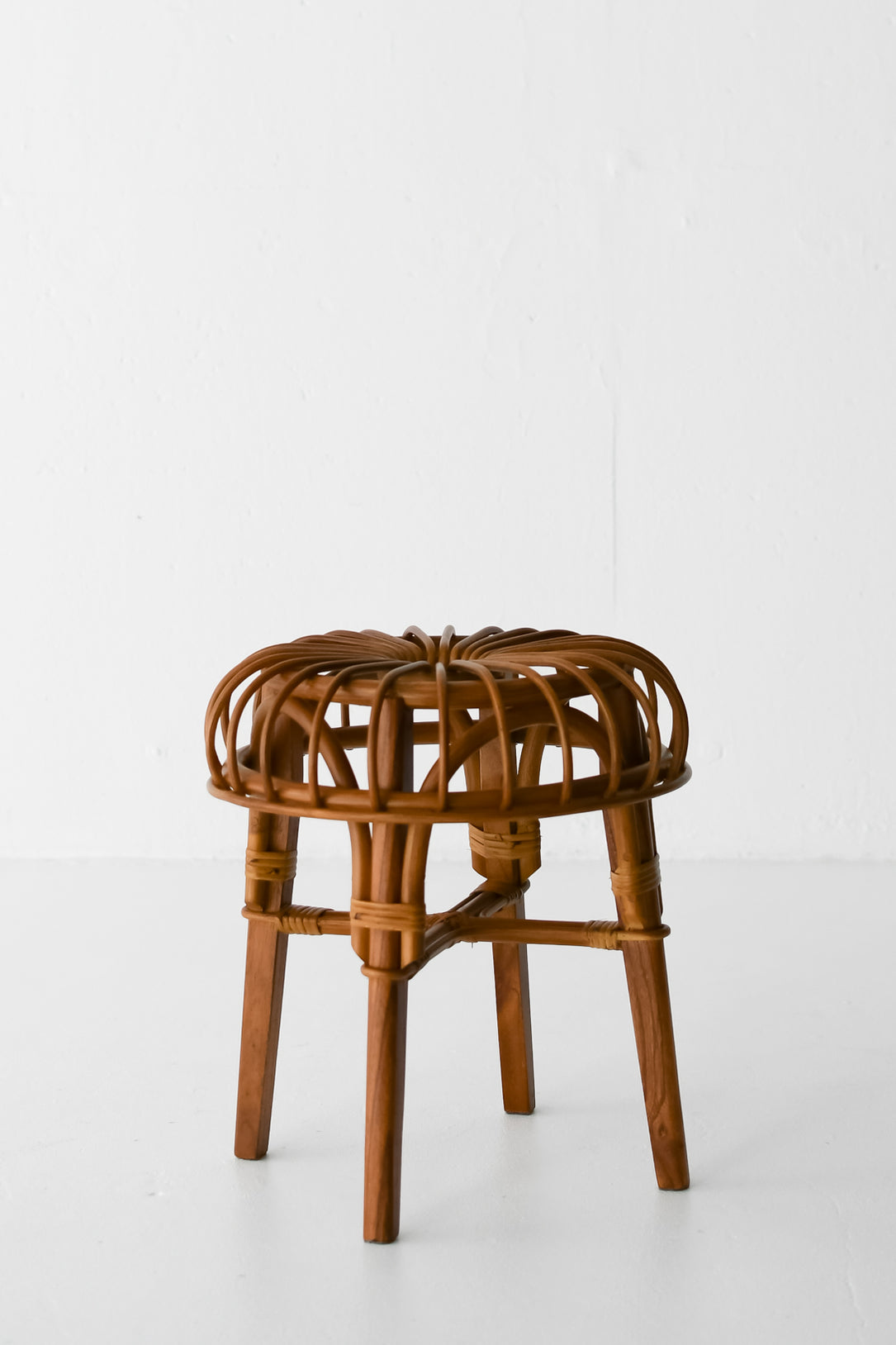 Rattan stool ラタンスツール 籐椅子 ラタンチェア インテリア 北欧インテリア リモート 自宅オフィス フランスヴィンテージ