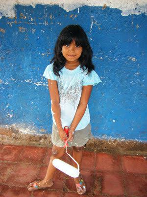 Painting a school on the island of Ometepe