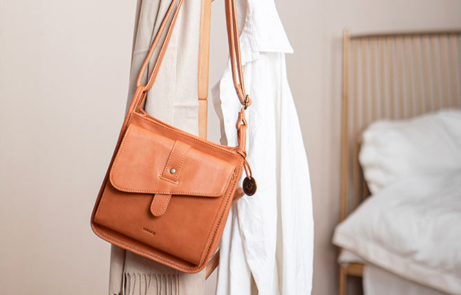 How to Fix a Wrinkled Leather Purse