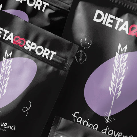 Insieme di buste di farina d'avena al gusto naturale. Dietaesport