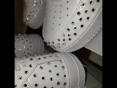 Zapatillas Nike Air Force One de dos tonos con diamantes de – Prima Dons &