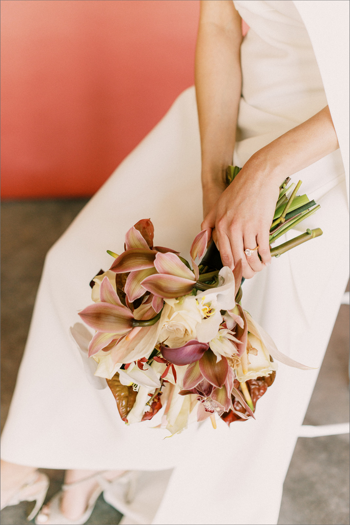 Modern Bridal Bouquet | Chic City Wedding Inspiration | Photos by Steph Masat