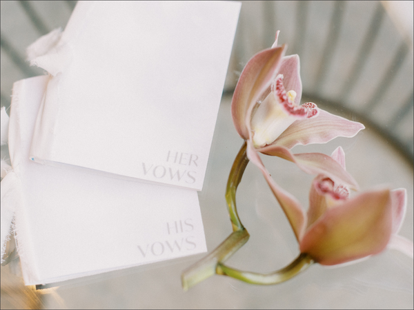 Custom Velvet Vow Books | Chic City Wedding Inspiration | Photos by Steph Masat