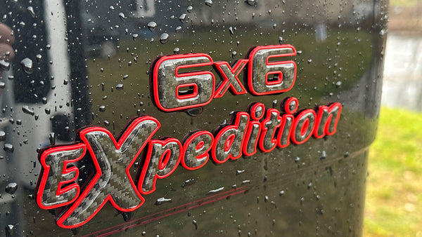 Expedition 6x6 trunk emblem in metal and carbon