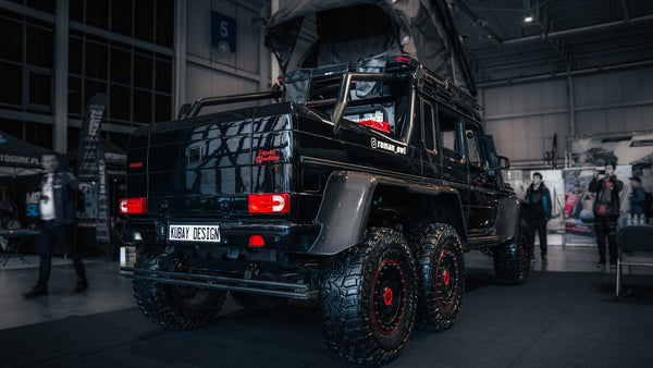 Kubay Carbon Company präsentiert auf der Poznan Motorshow den exklusiven Mercedes-Benz W463 6x6 Expedition