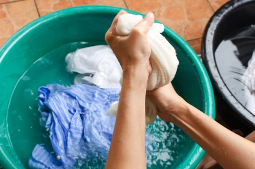 how to wash clothes by hand