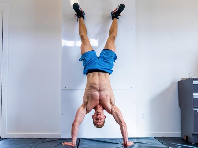 Handstand Push Ups For Intermediate Athletes – Train Your Weakness