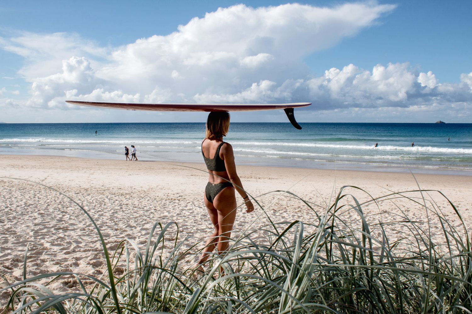 lola mignot longboarder surf bikini