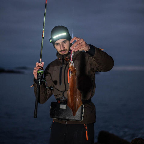 pêche en mer avec lampe frontale puissante