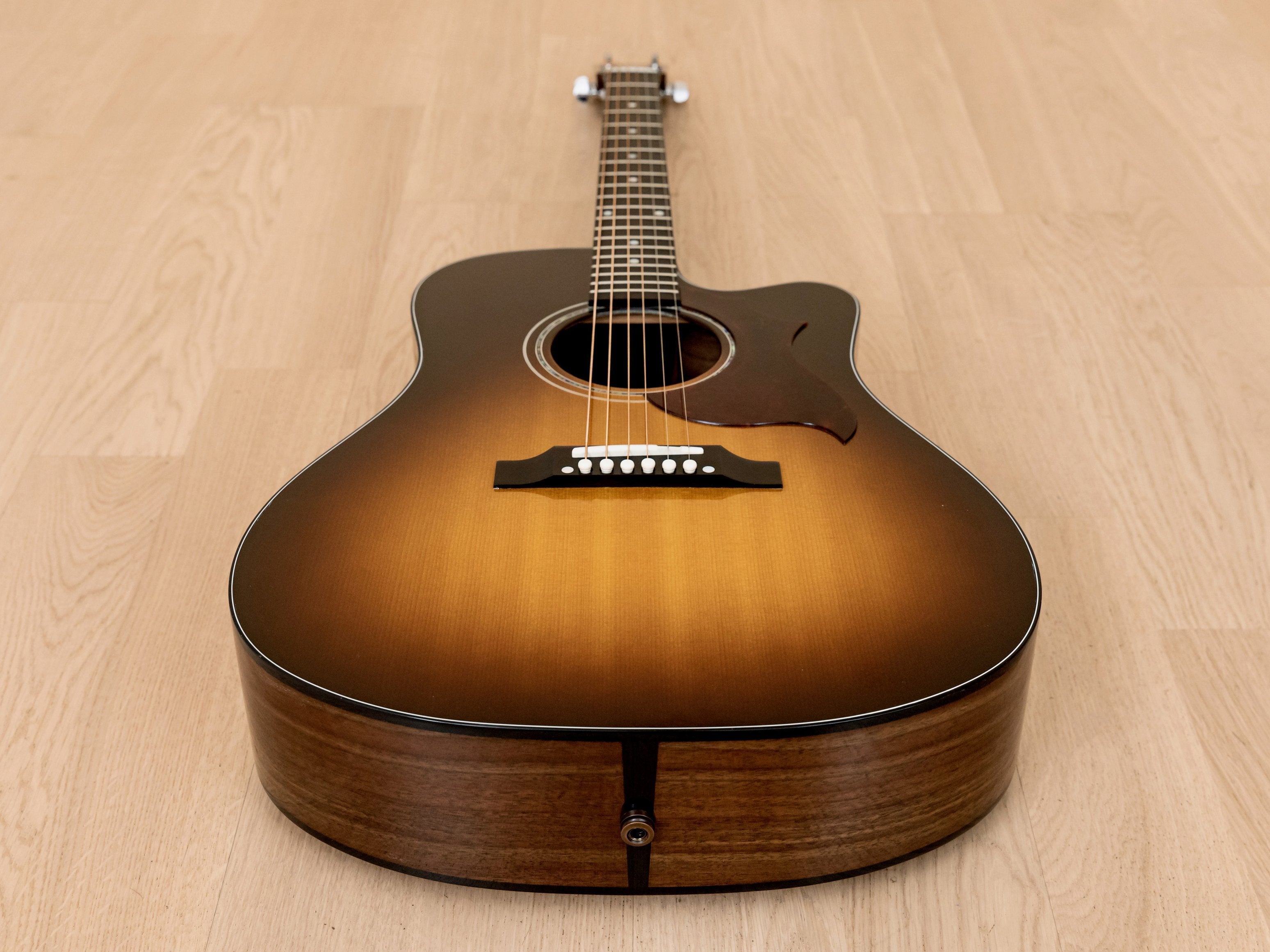 2019 Gibson Hummingbird Walnut Modern Cutaway Dreadnought Acoustic Electric Guitar w/ Case & Tags