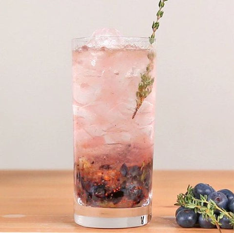 Gin Tonic Leger Thyme and Blueberry