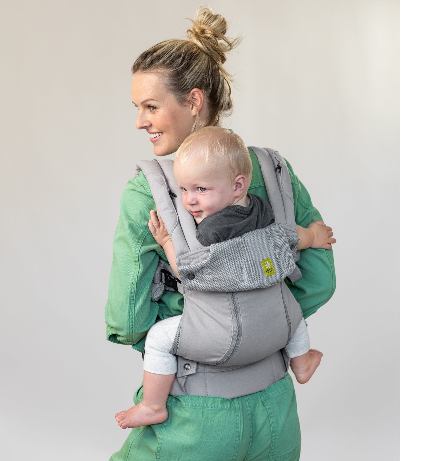 Mum and baby in the LILLEbaby carrier, back carry position. The Babywearing Series. Belly Beyond.