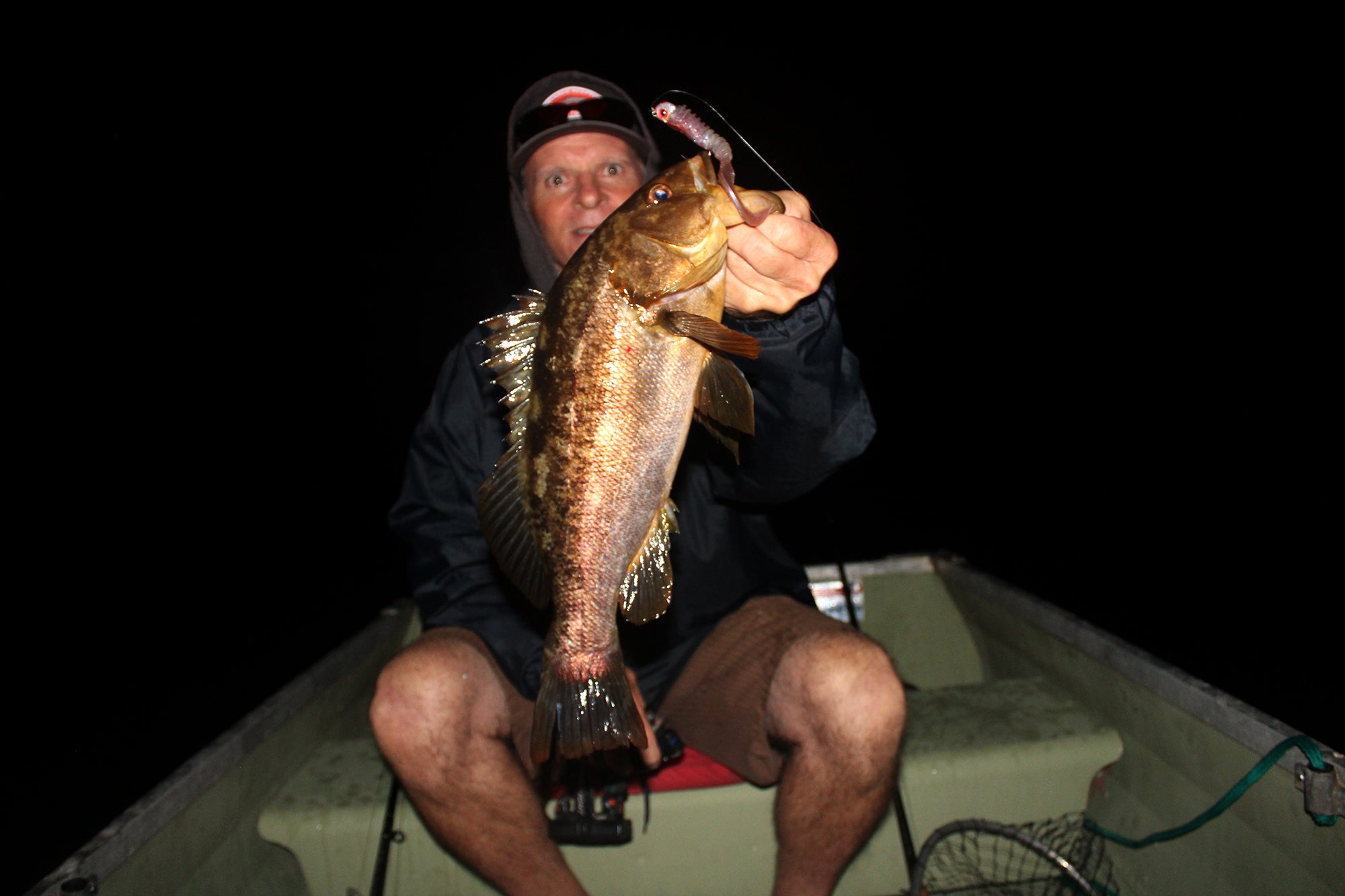 NIGHTTIME FISHING THE WALL WITH THE GRUB