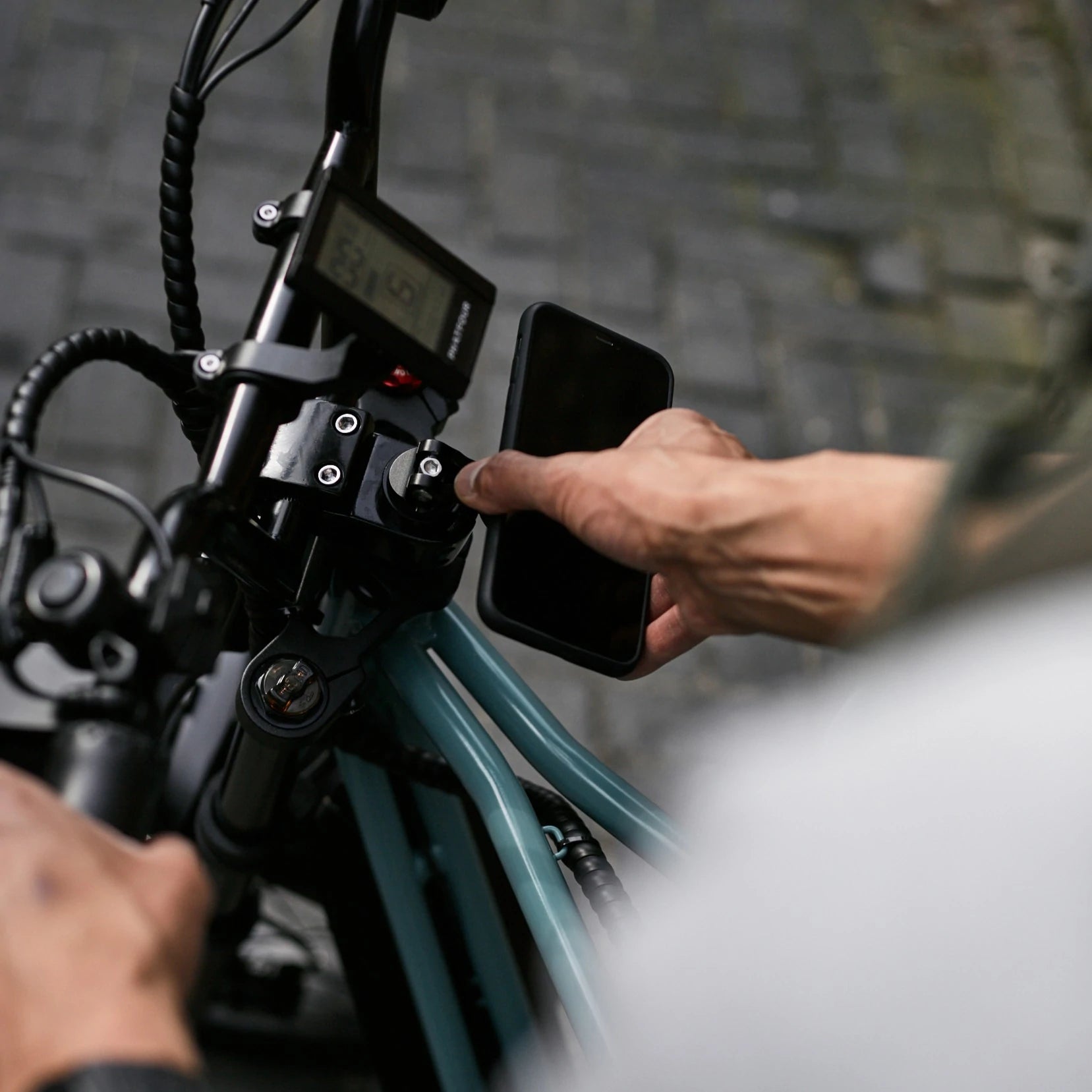 Hoe Hijsen Actief Telefoonhouder Bevestiging SP Connect – Eager Bikes