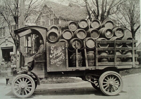 1910_Pfeiffer_Deliver_Truck