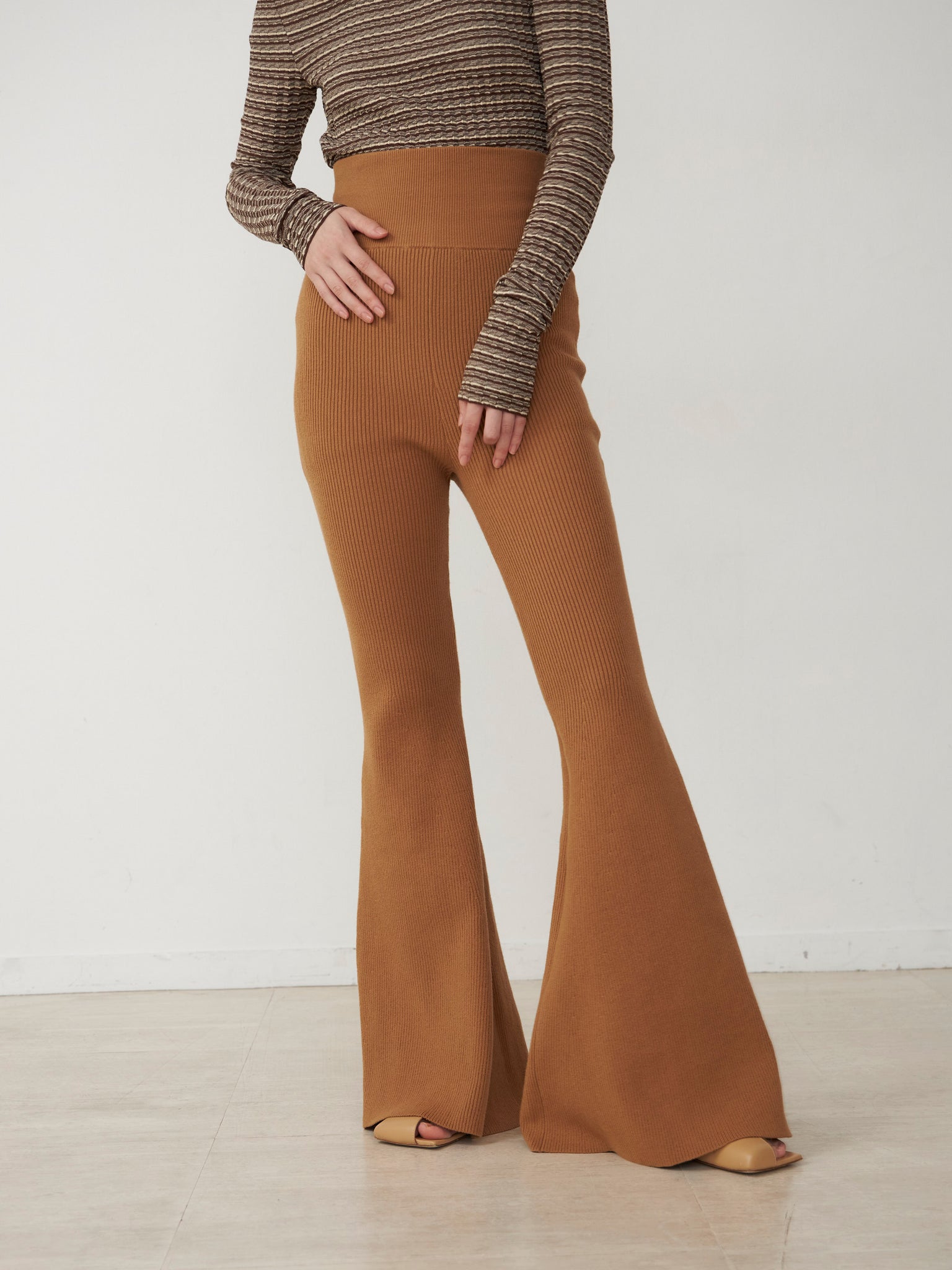 商品 mediam ミディアム Rib Bell Bottoms ブラウン リール