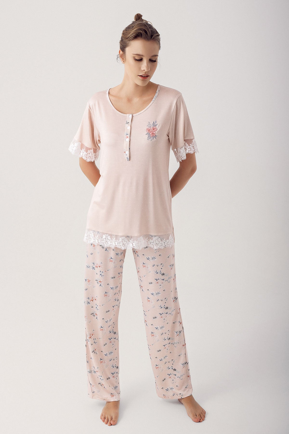 Çiçek Desen Sabahlıklı Nakışlı Puantiyeli Lohusa Pijama Takımı Bej - 14305