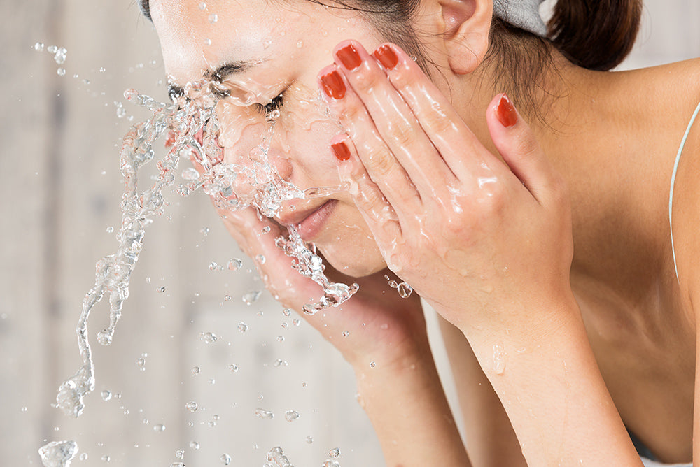 What Does Cold Water Do to Your Face?