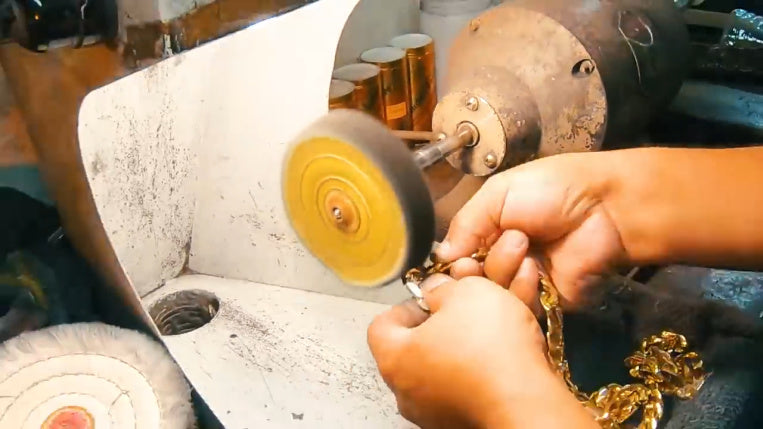 polishing gold chain