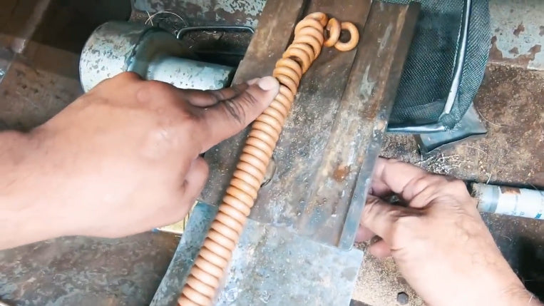 cutting gold coil to separate links