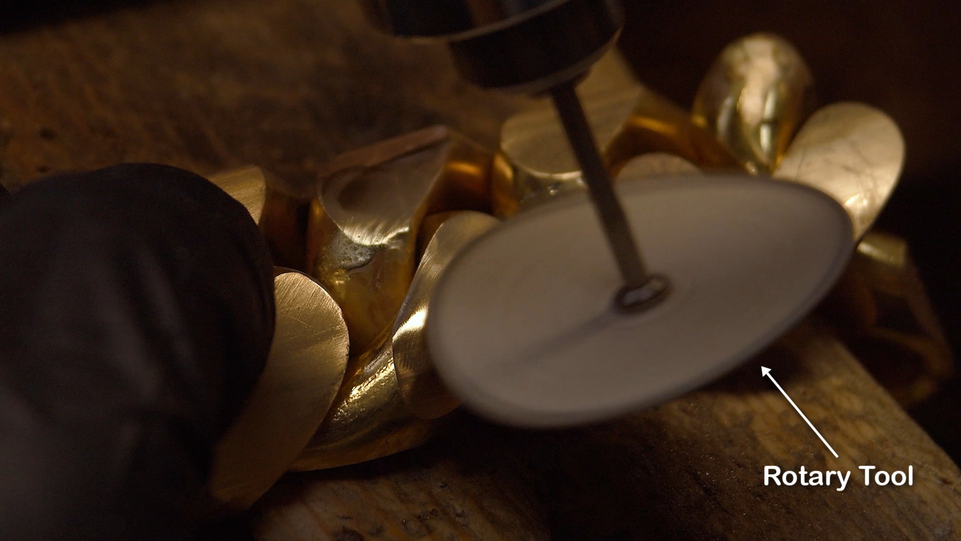 polishing gold chain