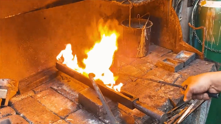 pouring molten gold into cuban link mold