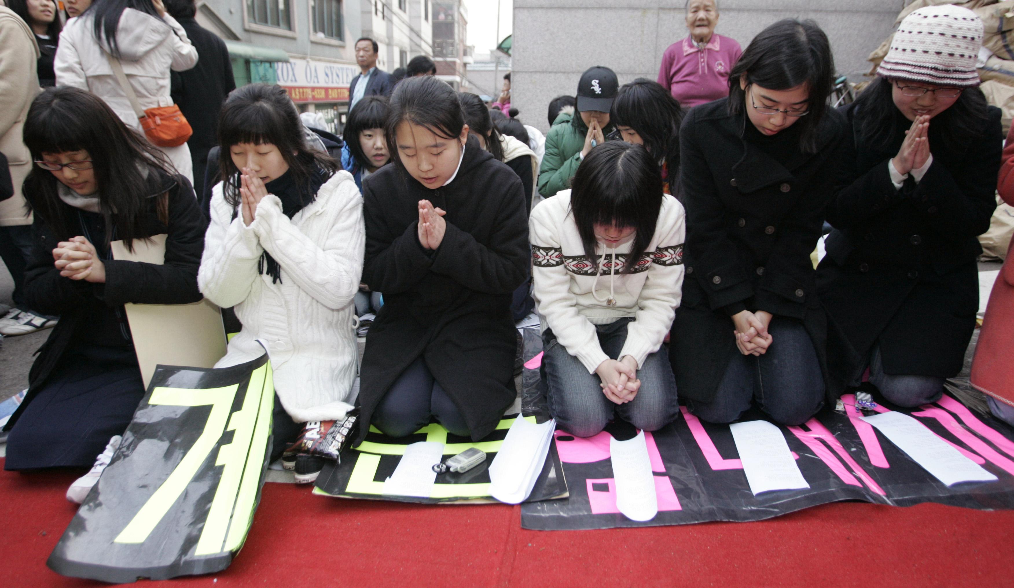 south korean college students