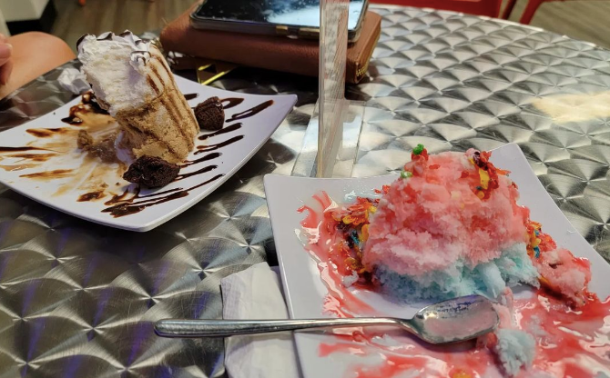 Chocolate syrup bingsu and bubble gum-colored bingsu