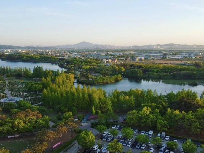 Aerial view of Ilsan Lake Park