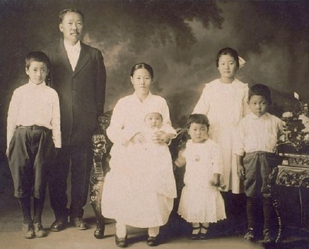 Korean immigrant family dressed in Western clothing