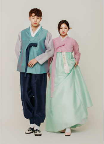 A man and woman in hanboks