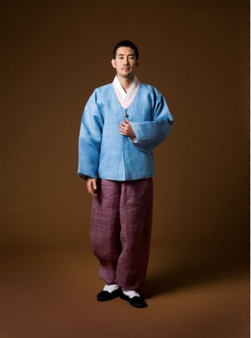A man wearing purple baji under a blue jeogori