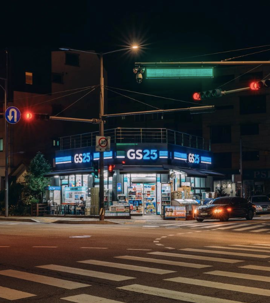 GS25 convenience store at night