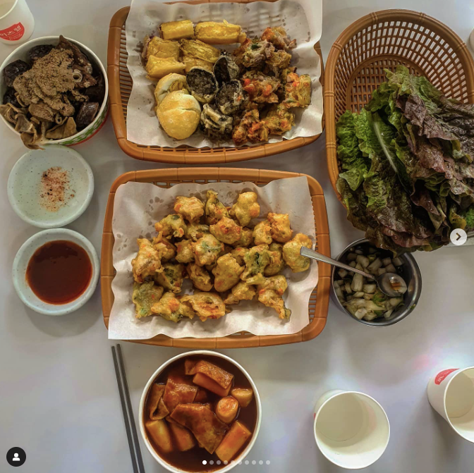 Deep-fried squid in baskets with lettuce, gochujang, and other side dishes