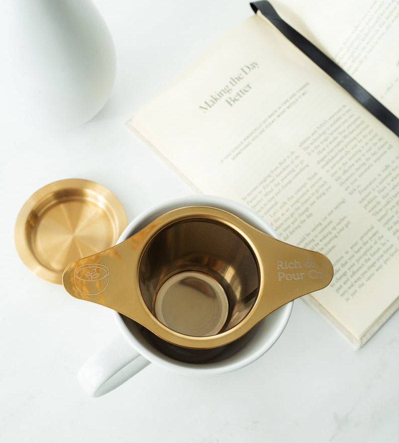 https://cdn.shopify.com/s/files/1/0550/5699/0415/products/stainless-steel-tea-infuser-mesh-strainer-for-loose-leaf-tea-793176.jpg?crop=center&height=888&v=1702497017&width=800