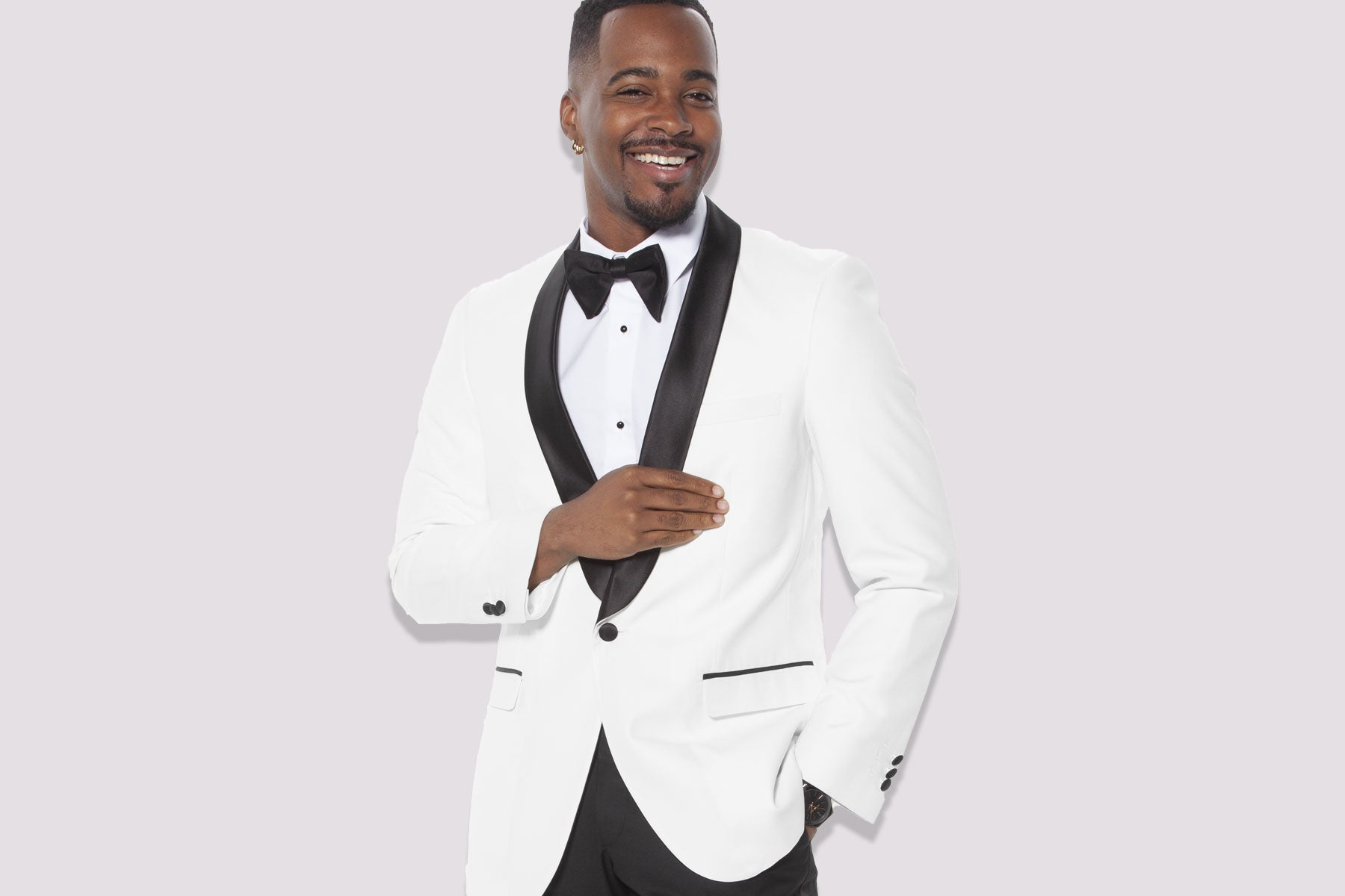 groom wearing white tuxedo jacket for a summer wedding