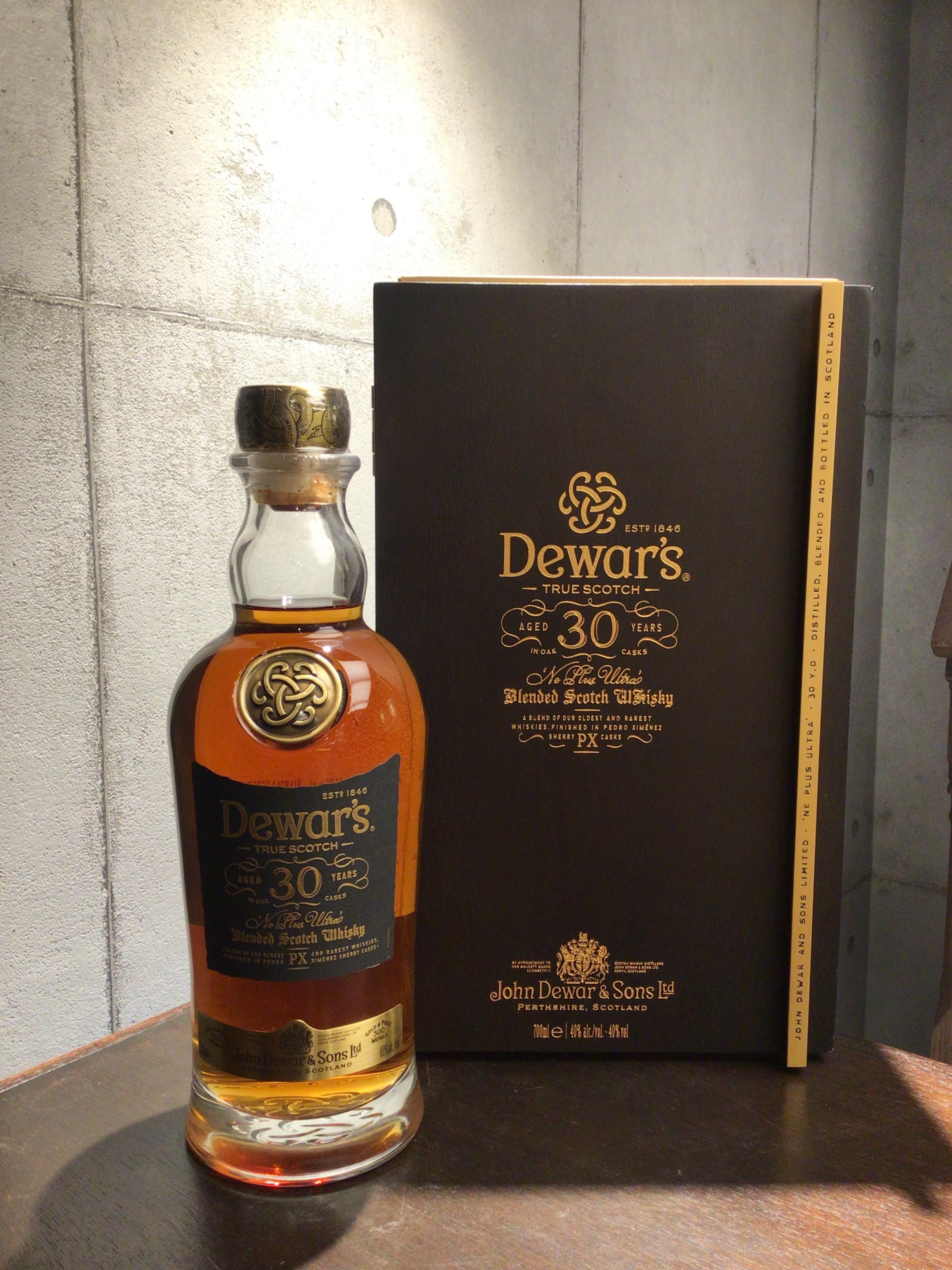 希少　入手困難　デュワーズ　30年　Dewar’s箱の底に少しだけ傷あります