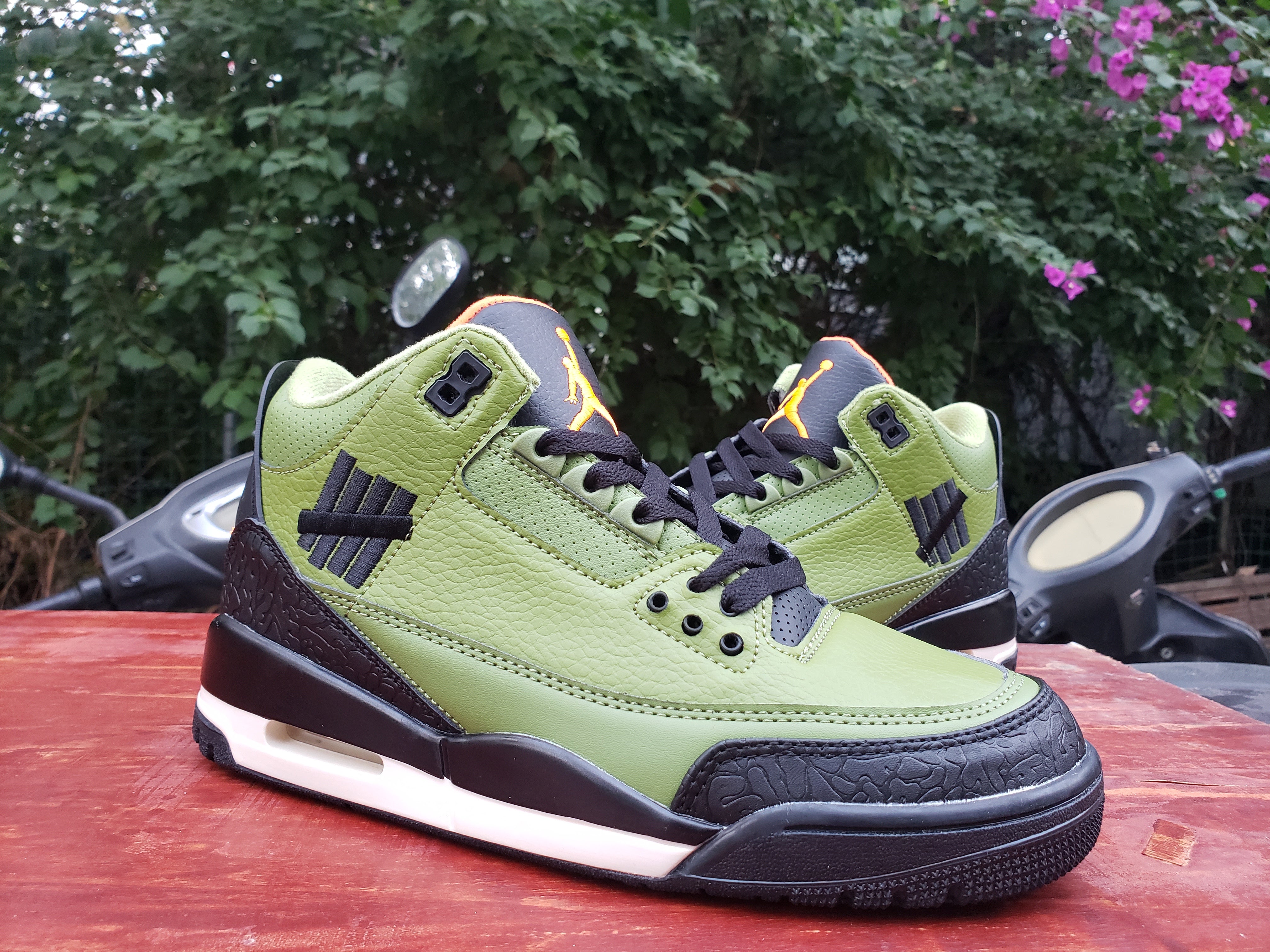 Air Jordan 3 Retro Black Green Sneaker