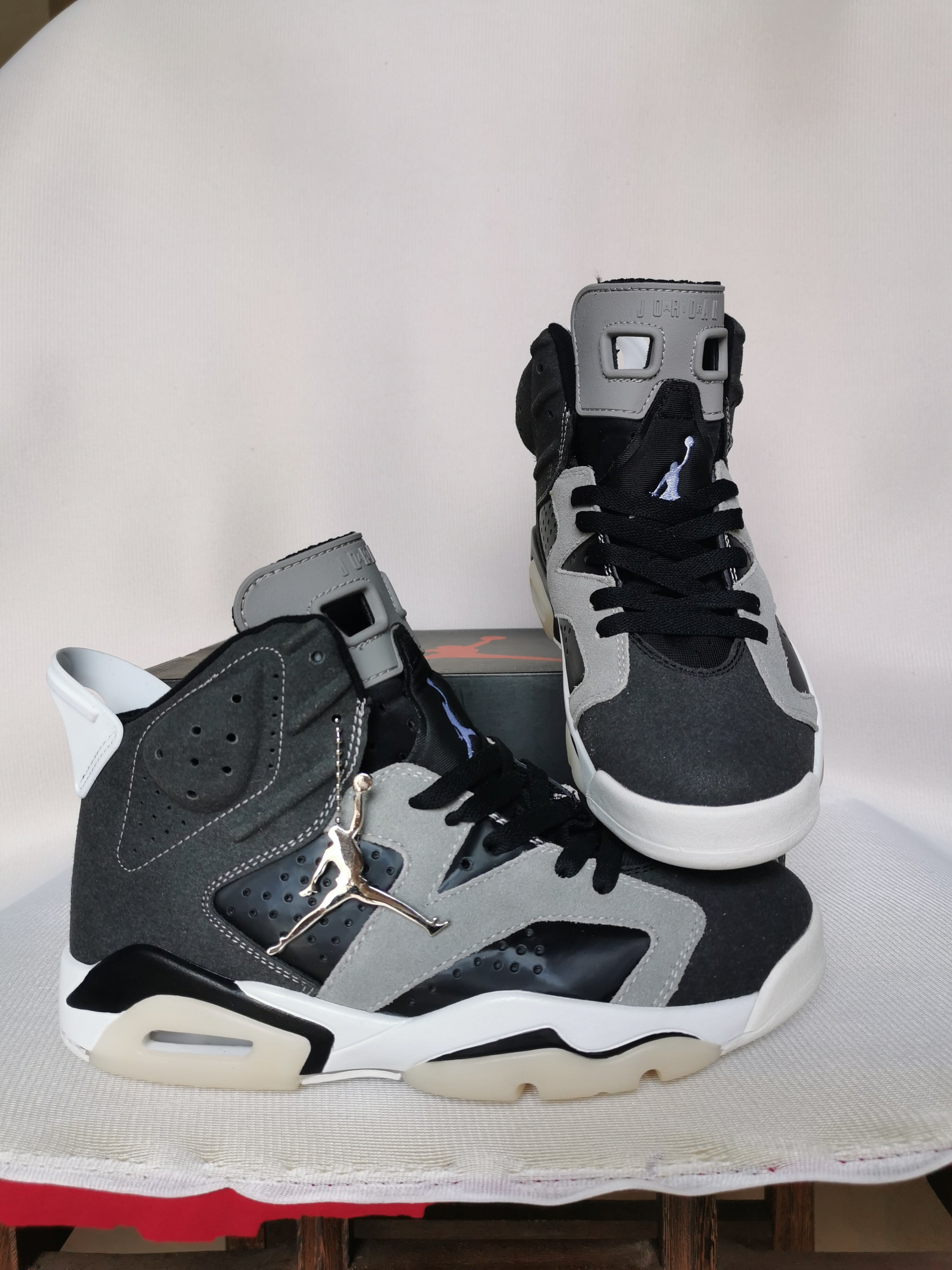 Air Jordan 6 Retro Tech Chrome Sneaker