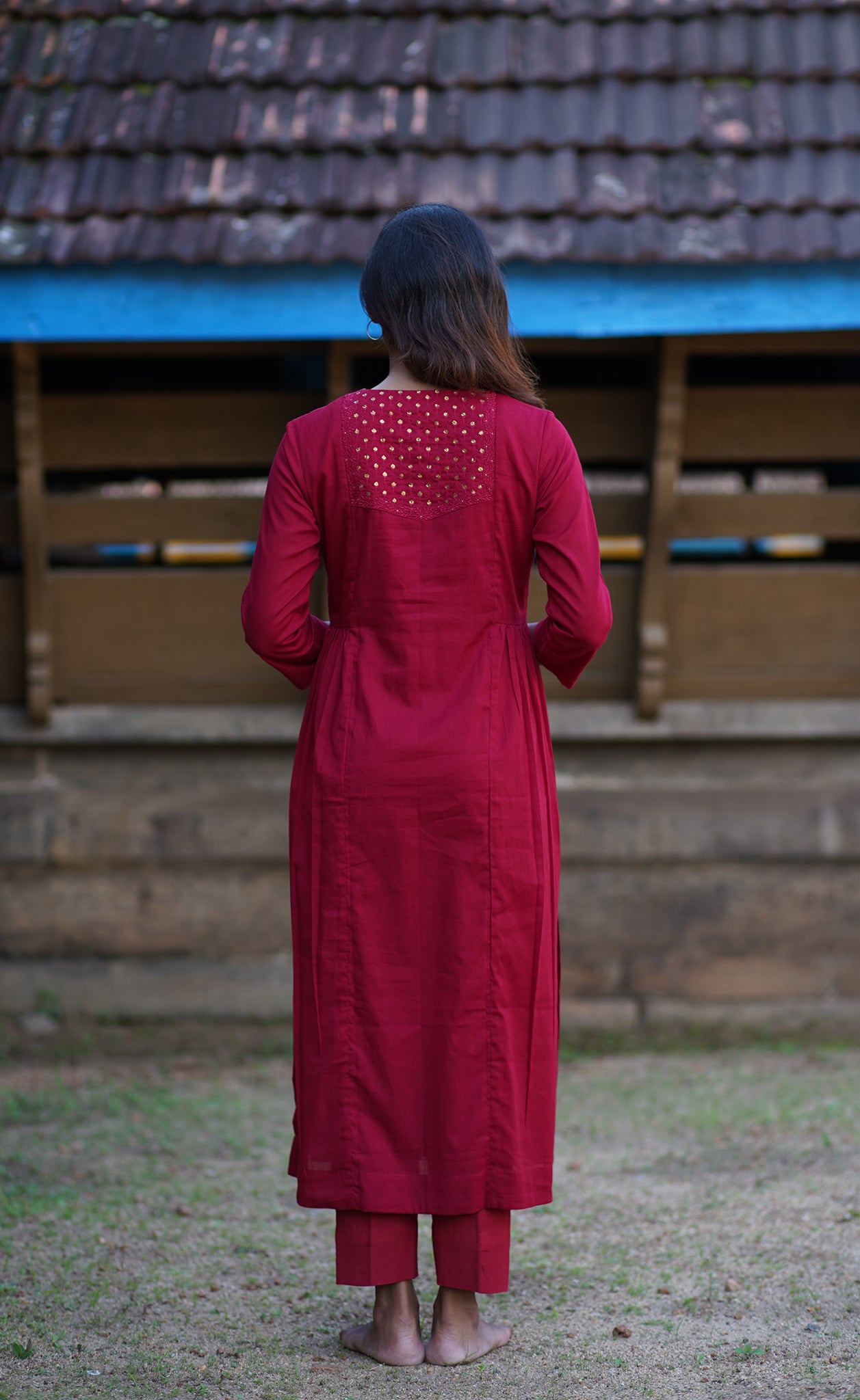 Scarlet Red Embroidered Mulmul Kurta – MANTRA